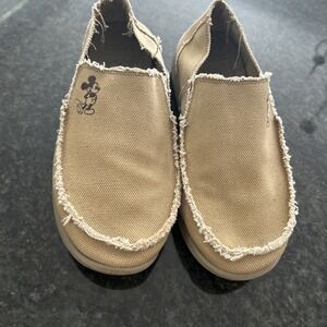 Crocs X Disney Mickey Mouse Santa Cruz Slip On‎ Loafer Khaki Men's 8 $60 EUC
